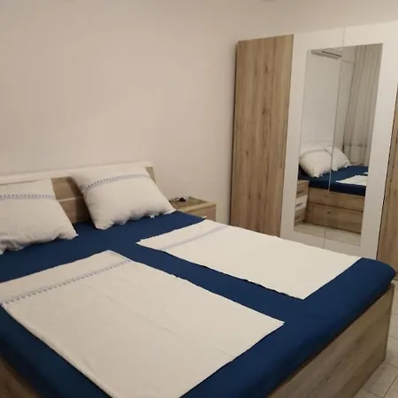 Tomy - With Free Parking Apartman
